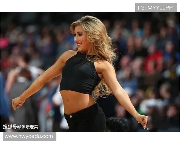 成都足球明星啦啦队队员展现激情与魅力助力球队奋勇争先