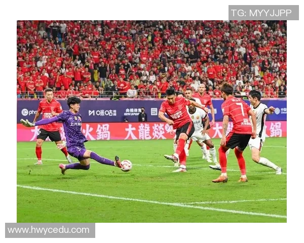 成都足球队在全国锦标赛积分榜上以62分稳居第一名展现强大实力